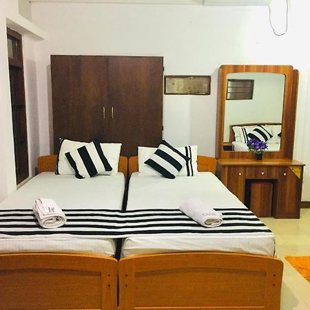 Aura City Hostel Anuradhapura Bagian luar foto