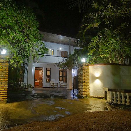 Aura City Hostel Anuradhapura Bagian luar foto
