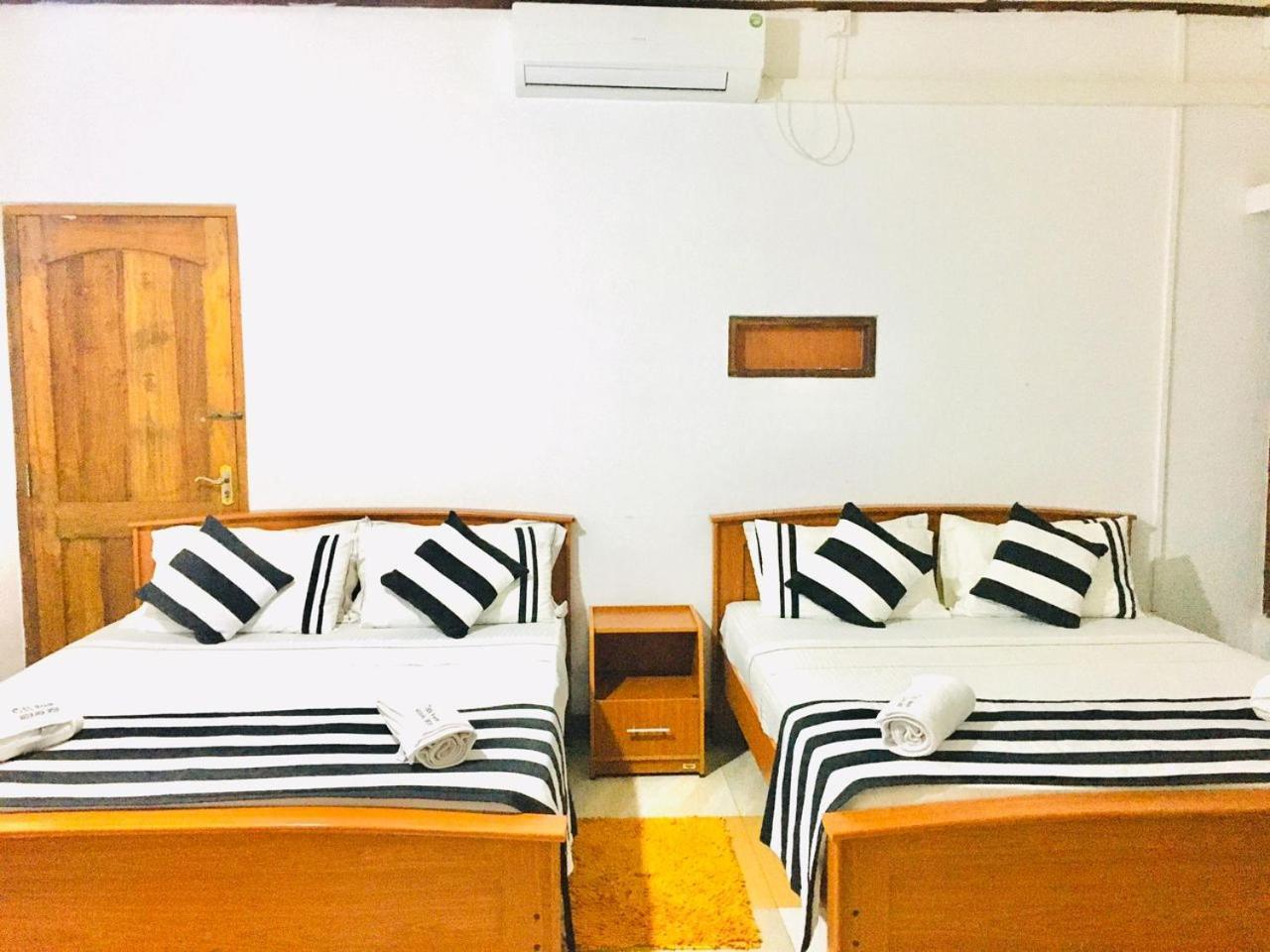 Aura City Hostel Anuradhapura Bagian luar foto