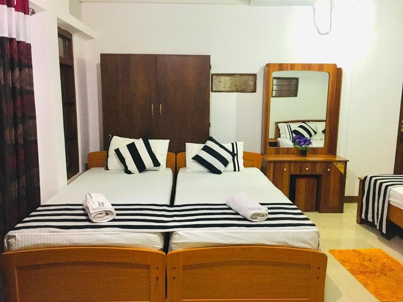 Aura City Hostel Anuradhapura Bagian luar foto