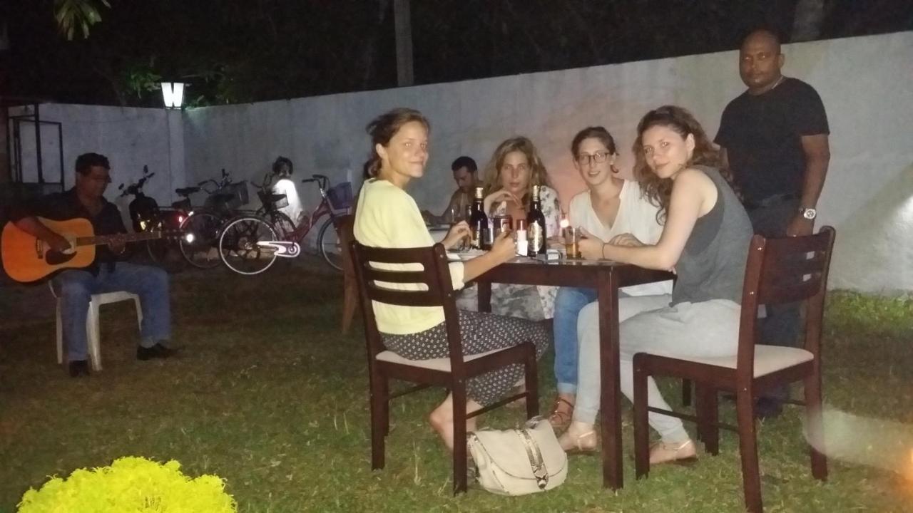 Aura City Hostel Anuradhapura Bagian luar foto