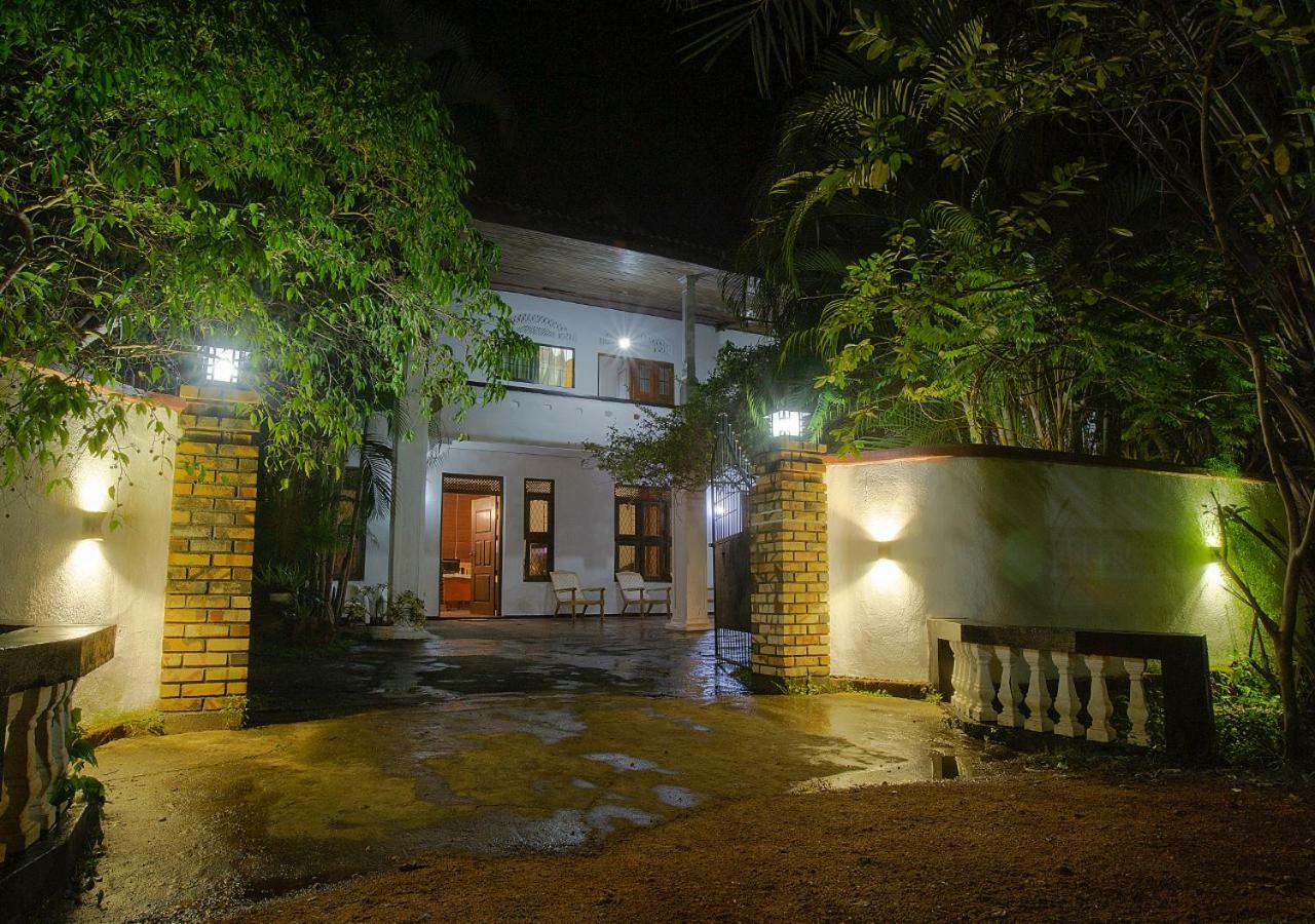 Aura City Hostel Anuradhapura Bagian luar foto