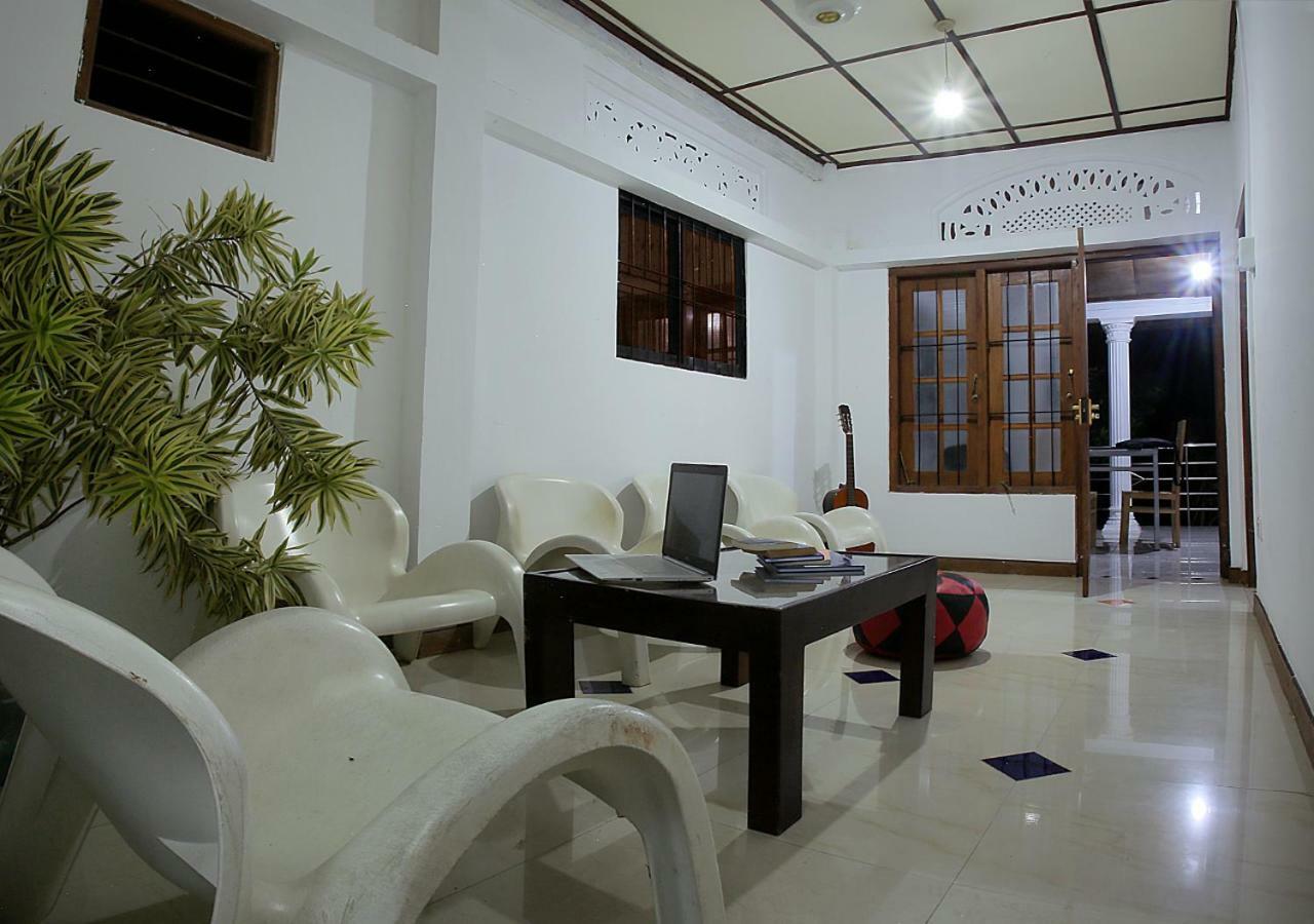 Aura City Hostel Anuradhapura Bagian luar foto