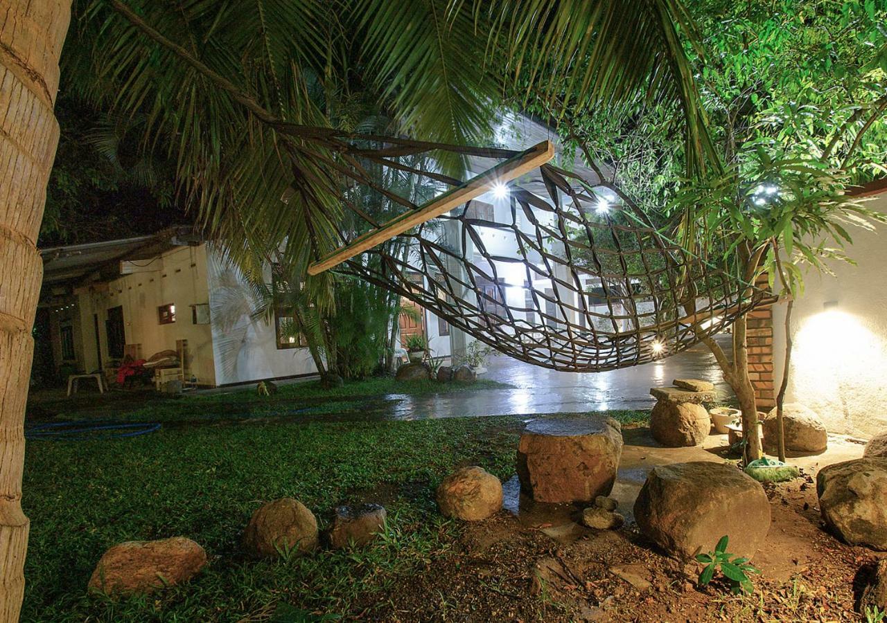 Aura City Hostel Anuradhapura Bagian luar foto